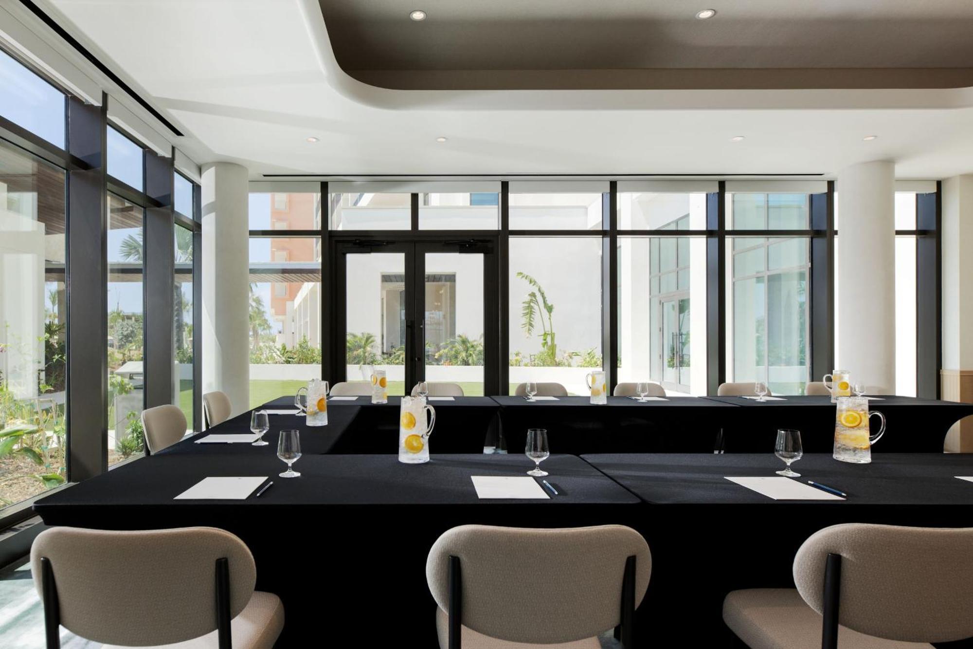 Hotel Indigo Grand Cayman By Ihg West Bay ภายนอก รูปภาพ